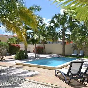 Relex With Private Pool Willemstad