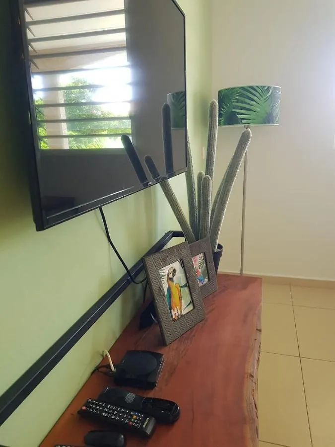 Apartment Hibiscus Beach House Apartments, Cas Grandi