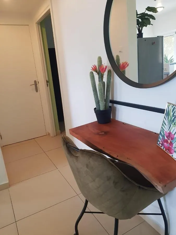 Apartment Hibiscus Beach House Apartments, Cas Grandi